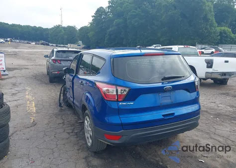 2018 Ford Escape S z USA, uszkodzony, nr VIN 1FMCU0F7XJUB79370